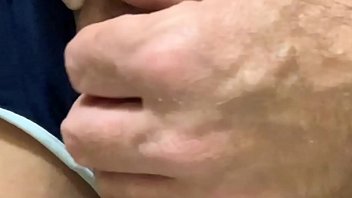 Preview 2 of Cameltoe Asian - Toma carinho na xoxota da novinha louca de tesao tio pegou gostoso no grelo rosa da teen sobrinha sacada quer rola