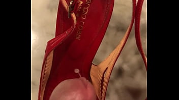 Preview 2 of Je Veux Te Sucer La Bite - Sergio Rossi red shoes cumshot suegra