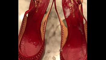 Preview 4 of Je Veux Te Sucer La Bite - Sergio Rossi red shoes cumshot suegra
