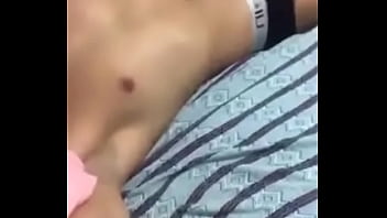 Preview 2 of Indian Actress Sms - Novinho safado se exibindo com seu pauz&atilde_o atravessado na cueca calvin klein