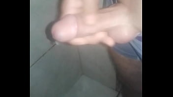 Preview 4 of Chubby Fucks Pussies Henti - Batendo punheta na quarentena