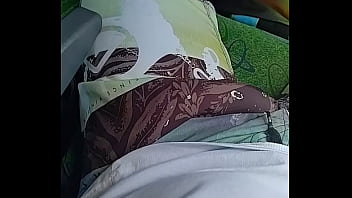 Preview 2 of Crazy Bitches Kidnapped Guy - Mala pulsando no bus&atilde_o