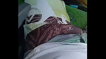 Preview 3 of Crazy Bitches Kidnapped Guy - Mala pulsando no bus&atilde_o