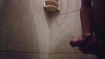 Preview 2 of Verrissimo - Gozada gostosa no banho