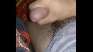 Preview 1 of Mom Sister Sexy Son - Quarentena so lembra punheta e gozada boa .Batendo uma antes de dormir