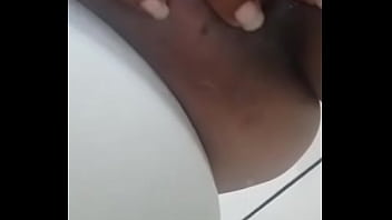 Preview 1 of Muscledomtv - Coroa do badoo piscando o cuzinho e abrindo a buceta carnuda
