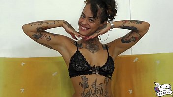 Preview 1 of Maria Valentina - do novinho at&eacute_ esguichar no pau *Nina e Belfort * - Completo no RED