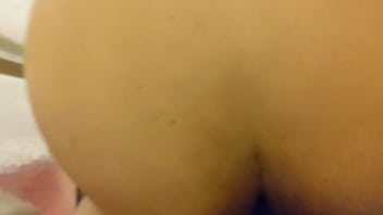 Preview 3 of Englishfilmxxx - Mi esposa ba&ntilde_&aacute_ndose le meto la vergs
