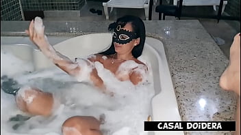 Preview 1 of Sexi Tits - A Novinha na hidromassagem no Hotel Caricia fodeu com Jr Doidera que gozou na boquinha dela