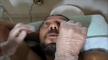 Preview 1 of Stepmom Repax - DEPILANDO O BIGODE COM CERA QUENTE PARA GRAVAR PORNO BEIJANDO AS NINFETINHAS NOVINHAS