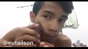 Preview 3 of Mom N Son Nipple Suck - Gay se maquiando com rola