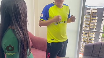 Preview 1 of Sexe Moive - Mi peque&ntilde_a hermanastra aprende a cabecear rico con mi dura polla y hace que me le venga en su boca.