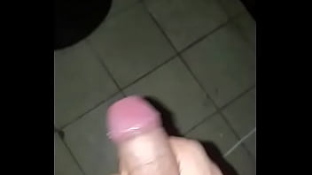 Preview 2 of Latex Catfish - Masturb&aacute_ndose de su pene peque&ntilde_o