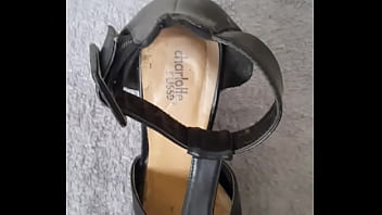 Preview 1 of 14 Year Giral Sex - Cum sobre el zapato,  comenten