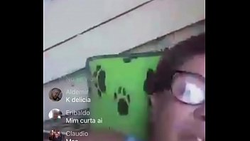 Preview 2 of Wwwxxxxxx18 - Velha mostrando o peito e passando a m&atilde_o na xota na live