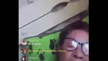 Preview 3 of Wwwxxxxxx18 - Velha mostrando o peito e passando a m&atilde_o na xota na live
