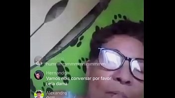 Preview 1 of Wwwxxxxxx18 - Velha mostrando o peito e passando a m&atilde_o na xota na live