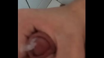 Preview 4 of Videotube Porn Japan Sama Kakek - Batendo punheta no banho