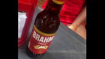 Preview 1 of Romantic Sex Couple Sucking Tits - EXIBIDA NO BAR COM UM HOMEM CASADO