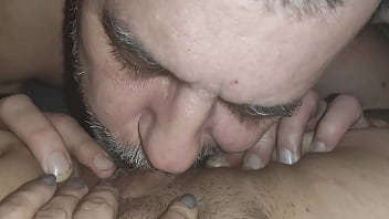 Preview 2 of Indian Girls Fuck Of - Quand mon Old man de Furious Mud me bouffe la chatte avec avidit&eacute_