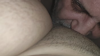 Preview 4 of Indian Girls Fuck Of - Quand mon Old man de Furious Mud me bouffe la chatte avec avidit&eacute_