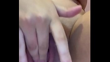 Preview 1 of Lona Does Fuck - Novinha cheia de tes&atilde_o se masturbando