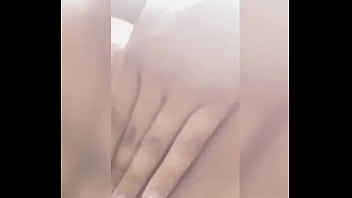 Preview 3 of Show Pussy Beside Road - Chica latina de 18   se  Masturbarse