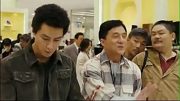 Preview 2 of Mom Shocked See Son Big Cock - Jackie Chan - Massacre no Bairro Chin&ecirc_s