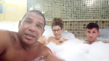 Preview 3 of Free Front Xx - Na banheira com a princesinha do Flamengo lua doidera