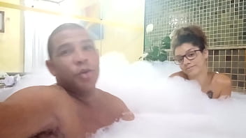 Preview 1 of Free Front Xx - Na banheira com a princesinha do Flamengo lua doidera
