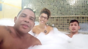 Preview 4 of Free Front Xx - Na banheira com a princesinha do Flamengo lua doidera
