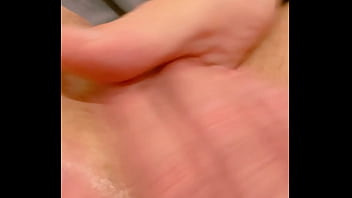 Preview 2 of Xxxkajalvedo - XOXOTA ROSINHA RECEBENDO CARINHO GOSTOSO DO PUTO CORNO TARADO  18 NOVINHA COM O GRELO INCHADO DE TESAO