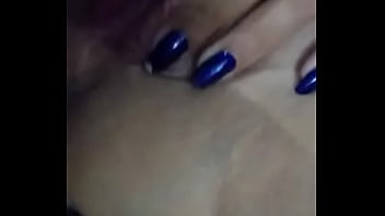 Preview 2 of 2 Bailando Argentas - Casadinha tocando pro comedor enquanto o corninho d.. #putinha #casada #corno #cuckold #comedor #whatsapp #safada