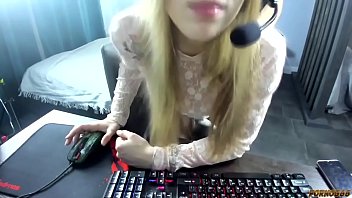 Preview 3 of Hindi Xcc Video - Girl fuck during the broadcast