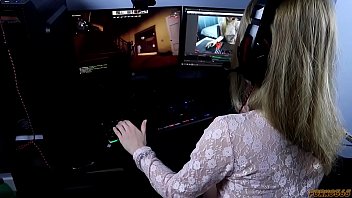 Preview 1 of Hindi Xcc Video - Girl fuck during the broadcast