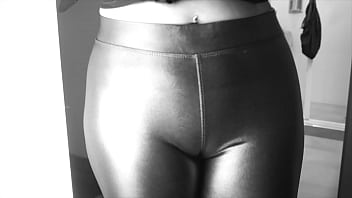 Preview 2 of Karen Kobayashi - Nancy Poblana y sus nuevos leggins