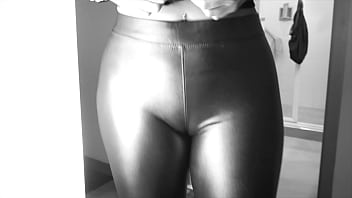 Preview 1 of Karen Kobayashi - Nancy Poblana y sus nuevos leggins