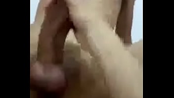Preview 2 of Cum Mouth Teeb - Novinho pauzudo super dotado gozando muito enquanto d&aacute_ o cuzinho