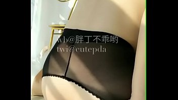 Preview 3 of Girl Pissing Capturedon Wcspycam - 中国美女主播对着视频自慰