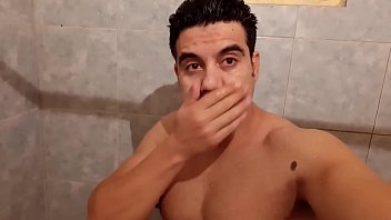 Preview 3 of Couple Recorded Video - YURI GA&Uacute_CHO BANHO DE PAU DURO