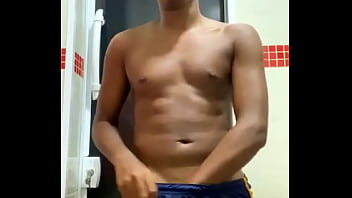 Preview 4 of Son Fuck Mom On Hidden Camera - Novinho pre banho