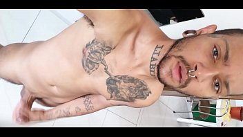 Preview 1 of Sister Blowjob Lost Bet Swallow - BRINCANDO COM O CUZINHO