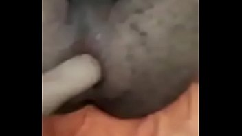 Preview 3 of X Video B 7 - FISTING - Levando m&atilde_o no rabo
