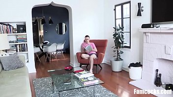 Preview 1 of Janda Main Dalam Bilik - step Dad Gives His Undivided Attention
