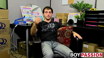 Preview 1 of Gerls 13 Years - Kevin Grover wanking his dick before busting a nut in a solo
