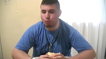 Preview 3 of Girl Hard Dog Sex - July3p comiendo un sanguche