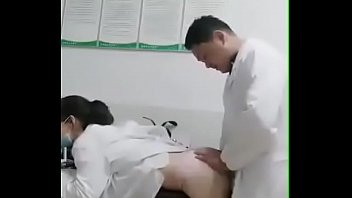 Preview 2 of Brong Hole - 情欲急诊室 小护士被医生的大鸡巴磨蹭到逼逼超痒~医生快~病人还在外面等啊！