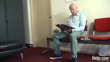Preview 1 of Schooy And Student - Sexy young nurse gives handjob and blowjob to grandpa