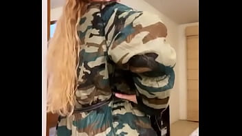 Preview 4 of Mom Home Alone With Not Her Son - DanyanCat y sus enormes tetas en camuflaje