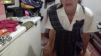 Preview 3 of Hairy Armpits - Mi colegiala se mete en cuarto ajeno y acaba muy bien la sesion de aprendizaje sexual con una mamada